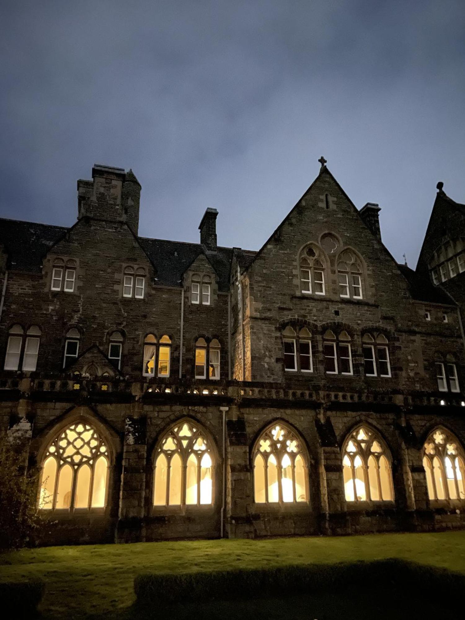 The Classrooms, Loch Ness Abbey - 142M2 Lifestyle & Heritage Apartment - Pool & Spa - The Highland Club - Resort On Lake Shores Fort Augustus Exterior foto