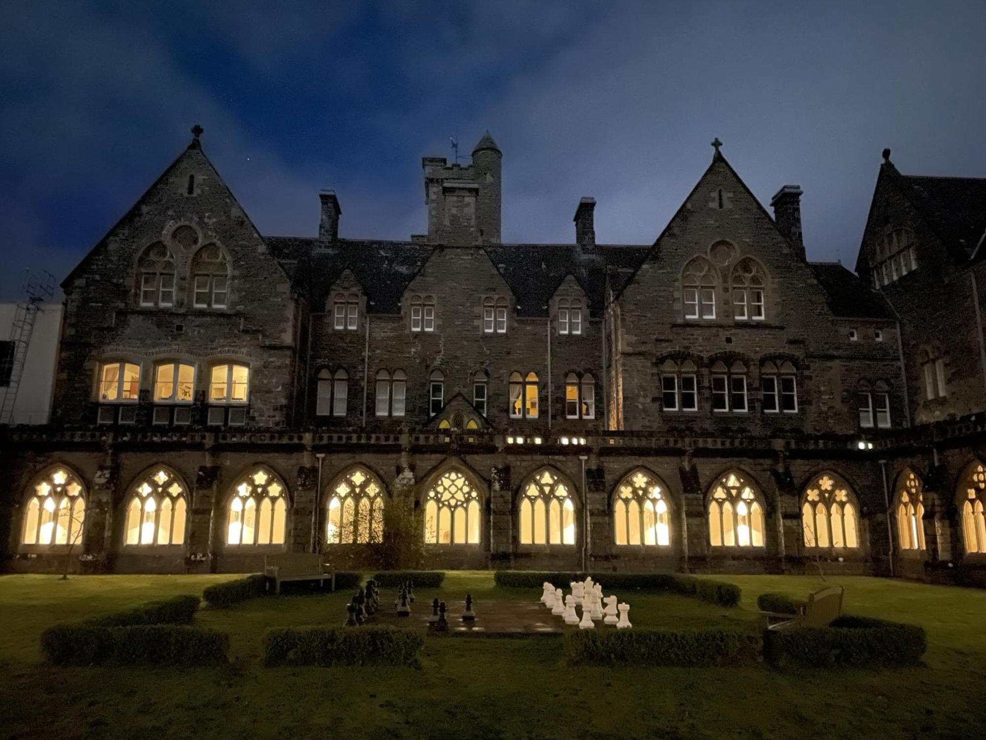 The Classrooms, Loch Ness Abbey - 142M2 Lifestyle & Heritage Apartment - Pool & Spa - The Highland Club - Resort On Lake Shores Fort Augustus Exterior foto