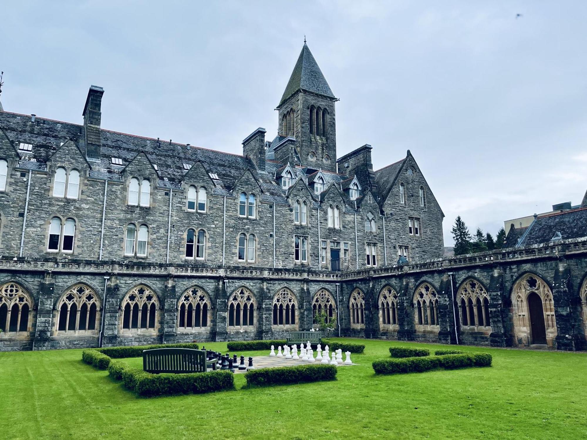 The Classrooms, Loch Ness Abbey - 142M2 Lifestyle & Heritage Apartment - Pool & Spa - The Highland Club - Resort On Lake Shores Fort Augustus Exterior foto