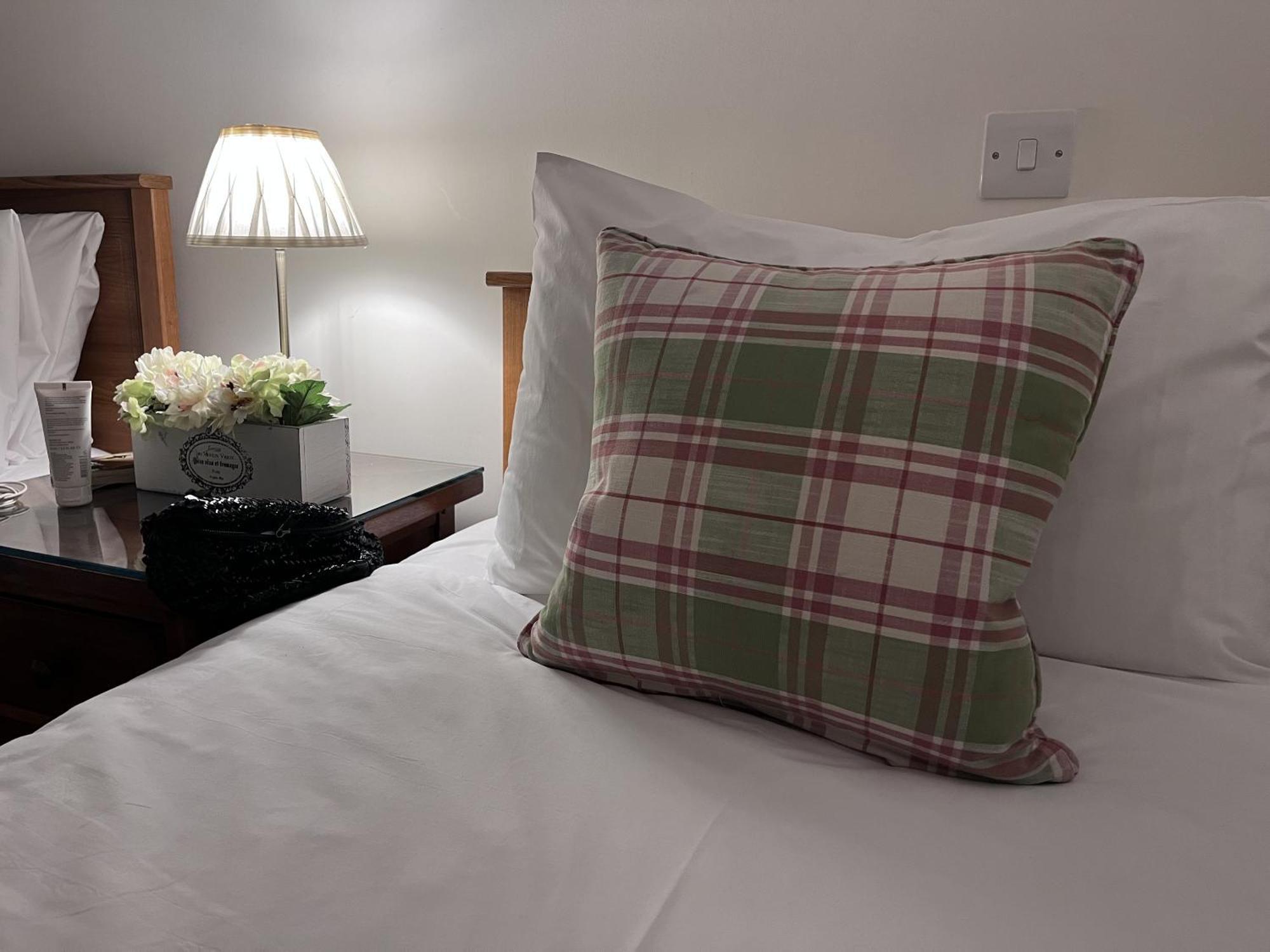 The Classrooms, Loch Ness Abbey - 142M2 Lifestyle & Heritage Apartment - Pool & Spa - The Highland Club - Resort On Lake Shores Fort Augustus Exterior foto