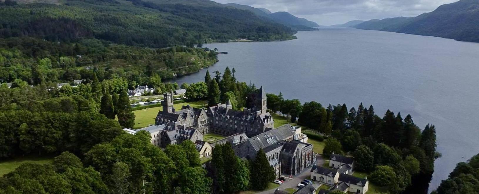 The Classrooms, Loch Ness Abbey - 142M2 Lifestyle & Heritage Apartment - Pool & Spa - The Highland Club - Resort On Lake Shores Fort Augustus Exterior foto