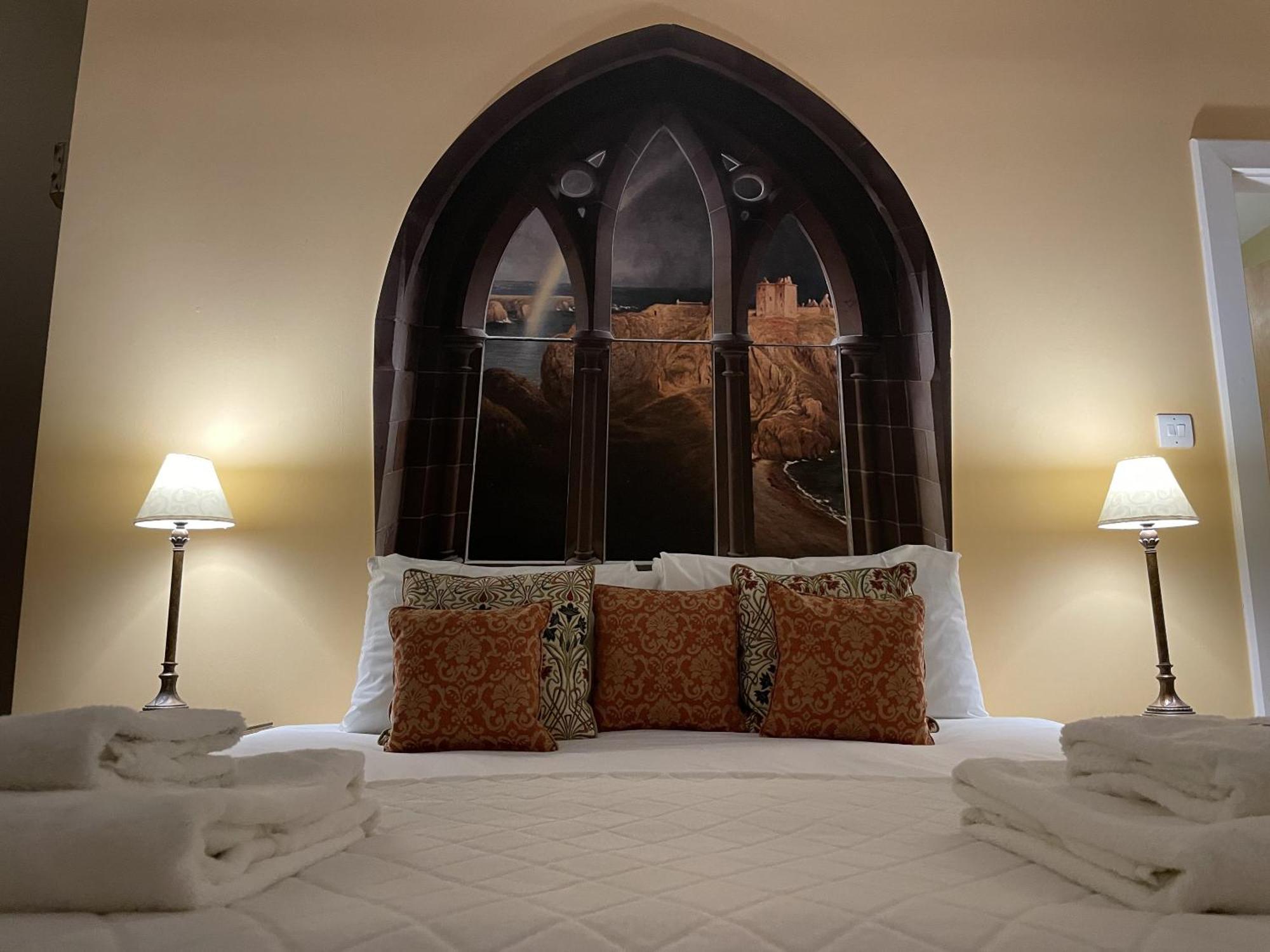 The Classrooms, Loch Ness Abbey - 142M2 Lifestyle & Heritage Apartment - Pool & Spa - The Highland Club - Resort On Lake Shores Fort Augustus Exterior foto